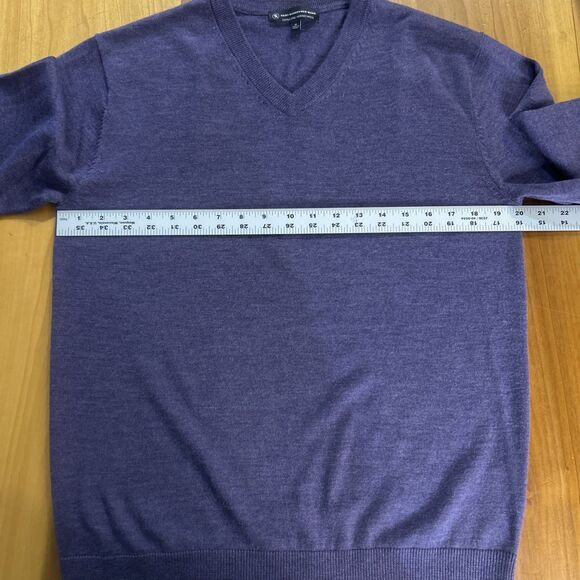 Hart Schaffner Marx Extra Fine Merino Wool Sweater Medium Purple V Neck Pullover - Picture 2 of 9